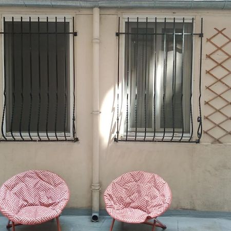 דירות פריז Petite Maison Avec Cour Dans Les Beaux Quartiers-Vous Faites Le Menage- Very Good Prices For T-H-E Location But You Have To Clea-N Th-E Flat מראה חיצוני תמונה