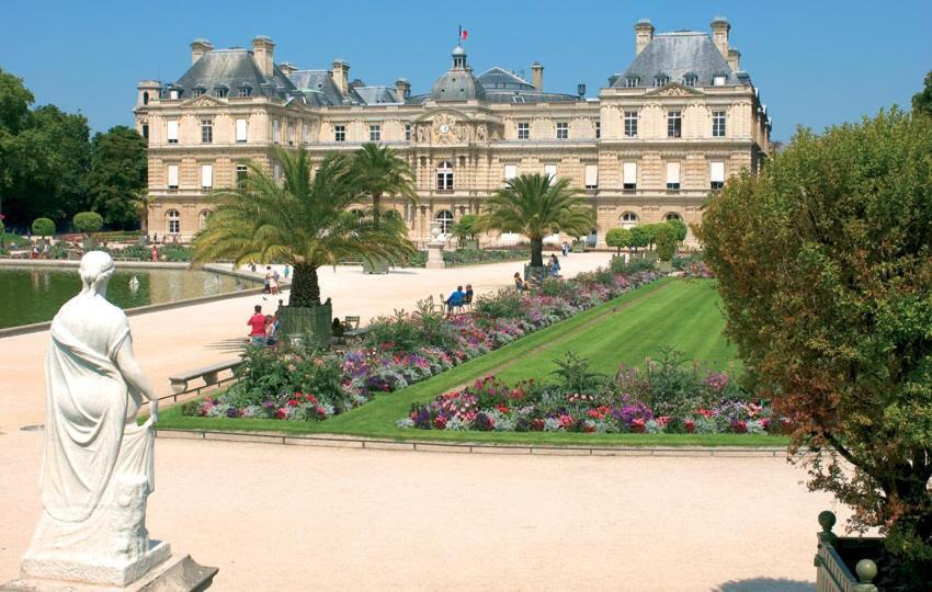 דירות פריז Petite Maison Avec Cour Dans Les Beaux Quartiers-Vous Faites Le Menage- Very Good Prices For T-H-E Location But You Have To Clea-N Th-E Flat מראה חיצוני תמונה