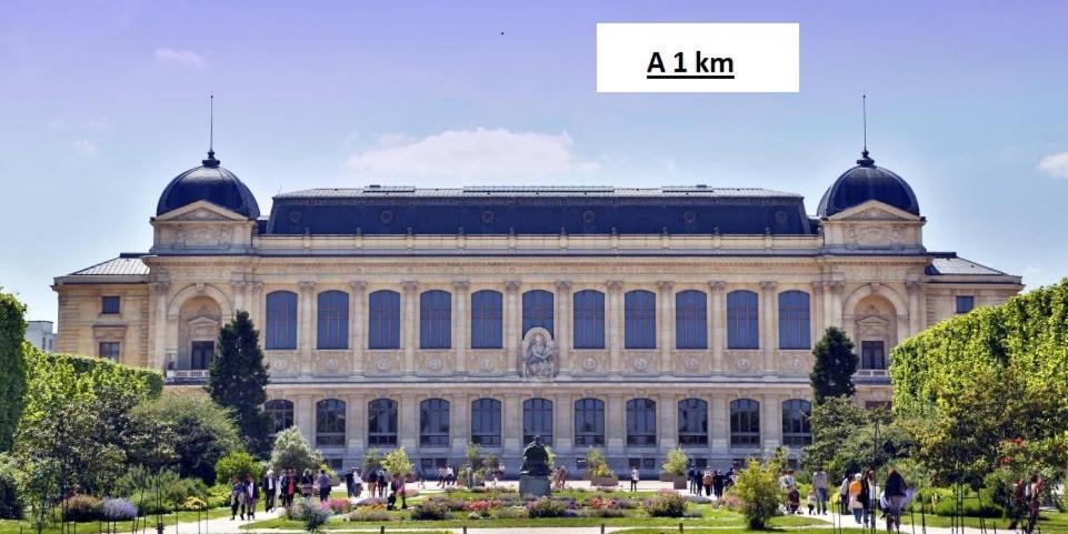 דירות פריז Petite Maison Avec Cour Dans Les Beaux Quartiers-Vous Faites Le Menage- Very Good Prices For T-H-E Location But You Have To Clea-N Th-E Flat מראה חיצוני תמונה