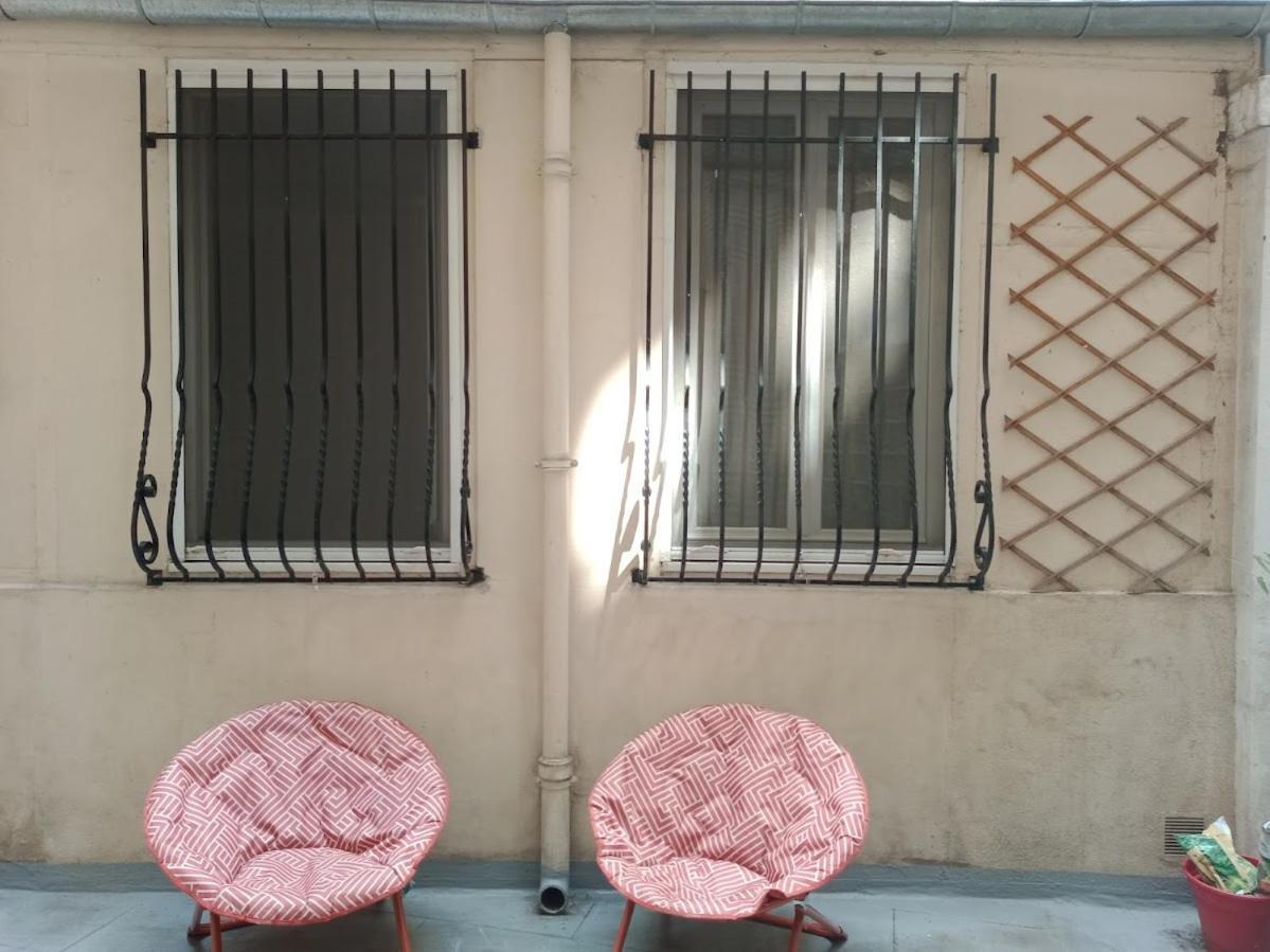דירות פריז Petite Maison Avec Cour Dans Les Beaux Quartiers-Vous Faites Le Menage- Very Good Prices For T-H-E Location But You Have To Clea-N Th-E Flat מראה חיצוני תמונה
