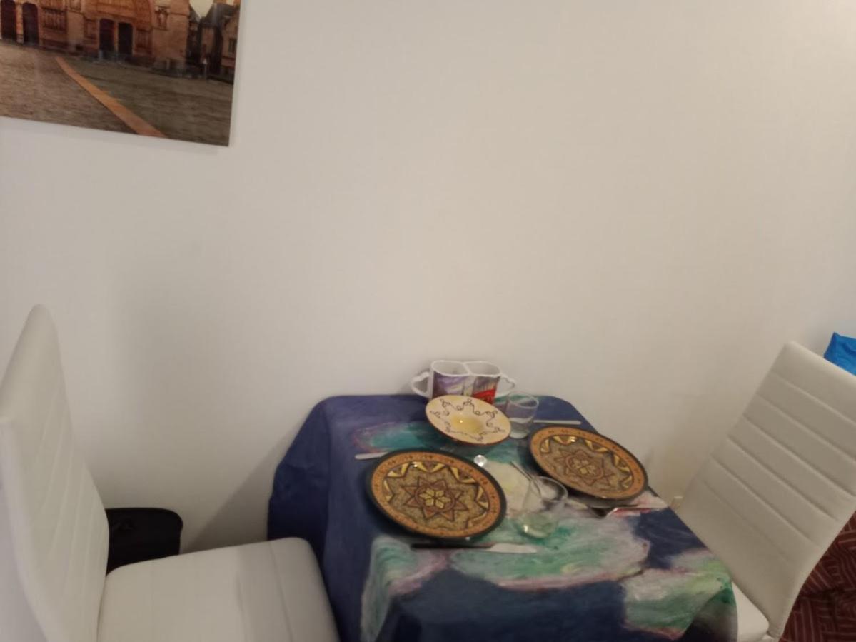 דירות פריז Petite Maison Avec Cour Dans Les Beaux Quartiers-Vous Faites Le Menage- Very Good Prices For T-H-E Location But You Have To Clea-N Th-E Flat מראה חיצוני תמונה