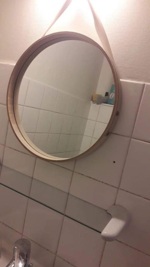 דירות פריז Petite Maison Avec Cour Dans Les Beaux Quartiers-Vous Faites Le Menage- Very Good Prices For T-H-E Location But You Have To Clea-N Th-E Flat מראה חיצוני תמונה