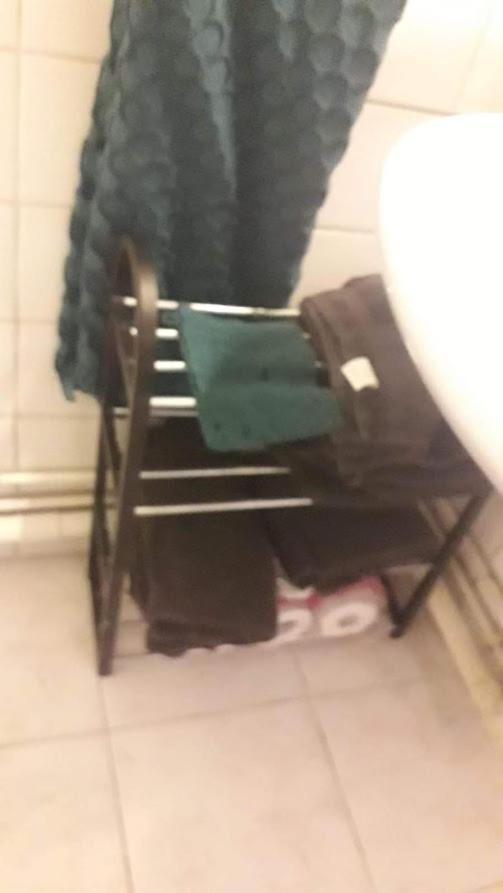 דירות פריז Petite Maison Avec Cour Dans Les Beaux Quartiers-Vous Faites Le Menage- Very Good Prices For T-H-E Location But You Have To Clea-N Th-E Flat מראה חיצוני תמונה