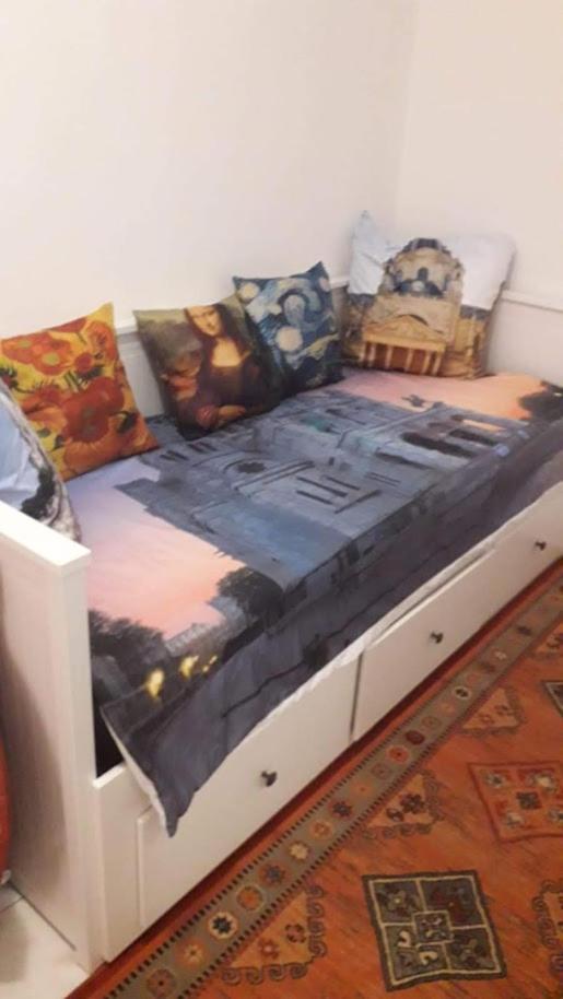 דירות פריז Petite Maison Avec Cour Dans Les Beaux Quartiers-Vous Faites Le Menage- Very Good Prices For T-H-E Location But You Have To Clea-N Th-E Flat מראה חיצוני תמונה