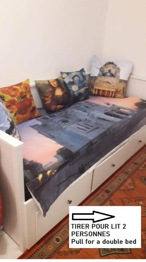 דירות פריז Petite Maison Avec Cour Dans Les Beaux Quartiers-Vous Faites Le Menage- Very Good Prices For T-H-E Location But You Have To Clea-N Th-E Flat מראה חיצוני תמונה