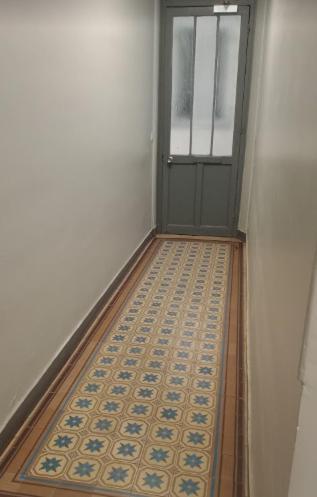 דירות פריז Petite Maison Avec Cour Dans Les Beaux Quartiers-Vous Faites Le Menage- Very Good Prices For T-H-E Location But You Have To Clea-N Th-E Flat מראה חיצוני תמונה